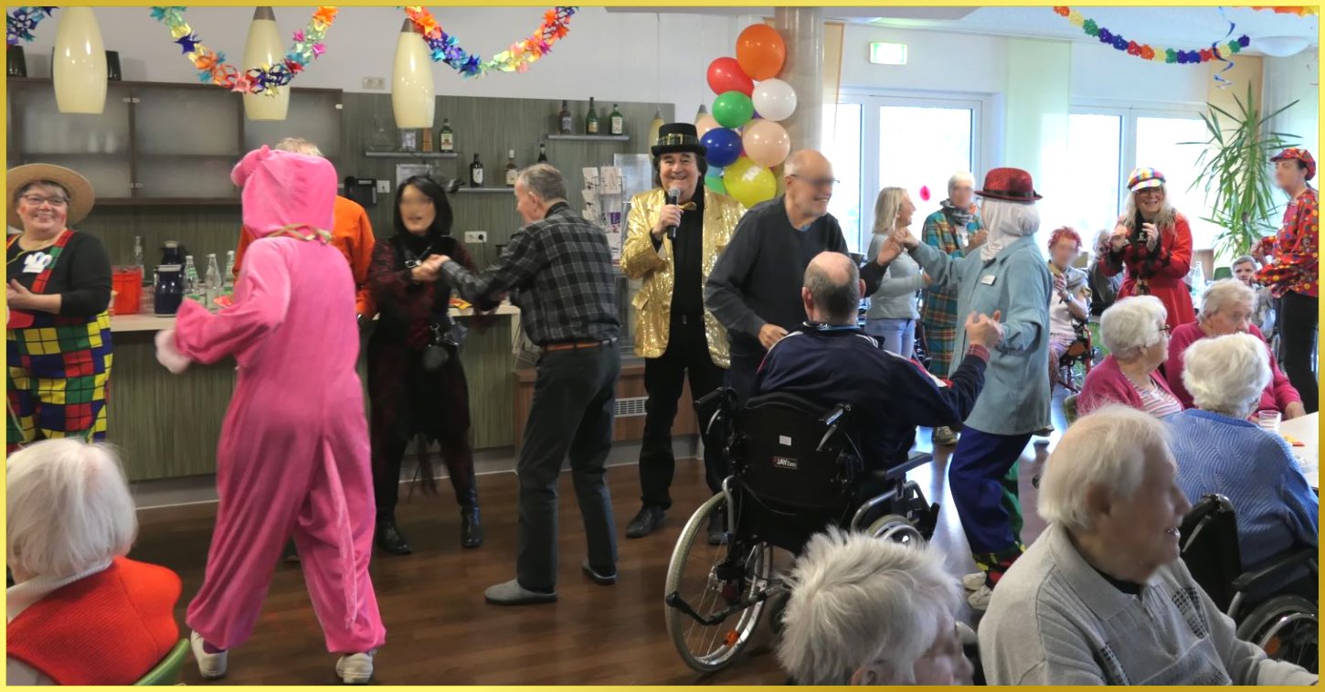 Schatzi Ian bei einer Karnevalsveranstaltung.