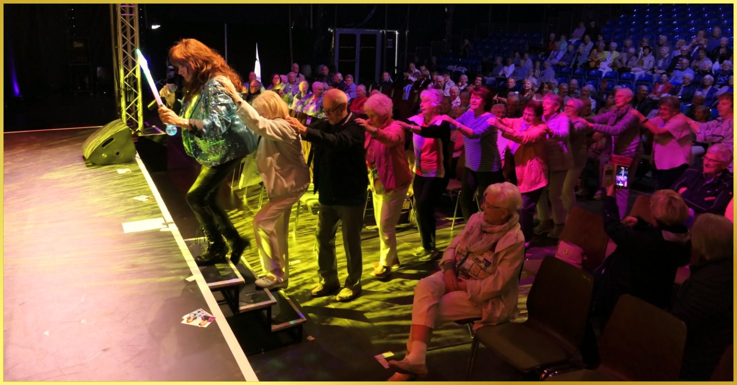 Schlagerpiratin f�hrt Polonaise an.