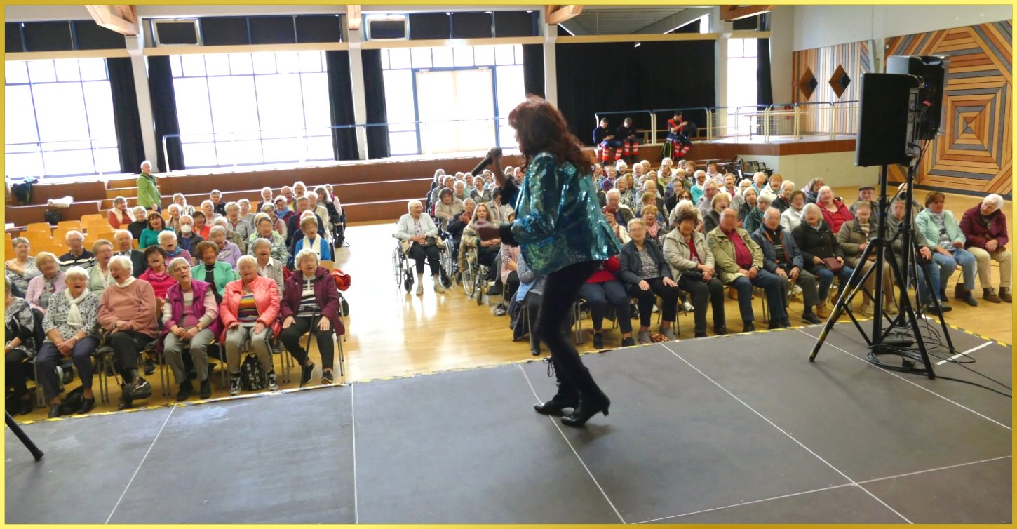 Schlagerpiratin Marina fordert zum mitsingen auf!