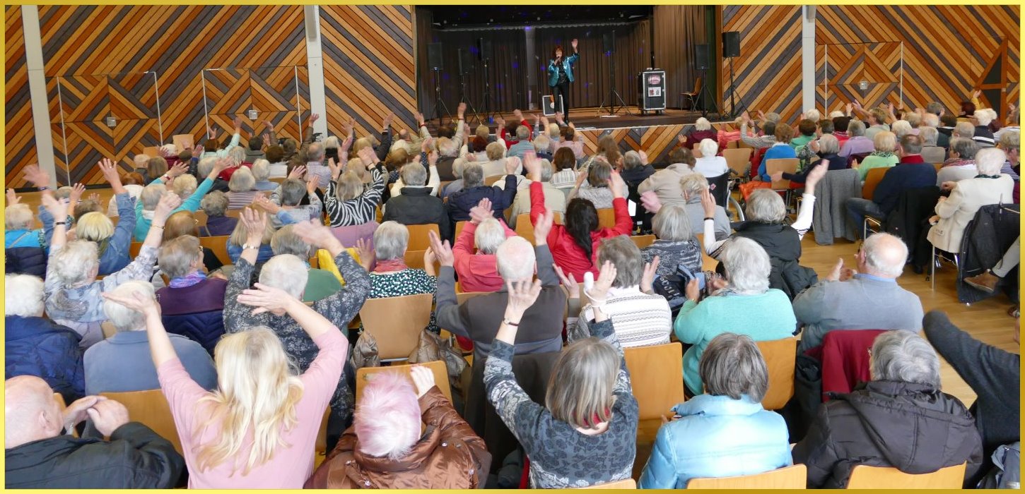 Schlagernachmittag in der Peter-Giesen-Halle mit der Schlagerpiratin und Schatzi.