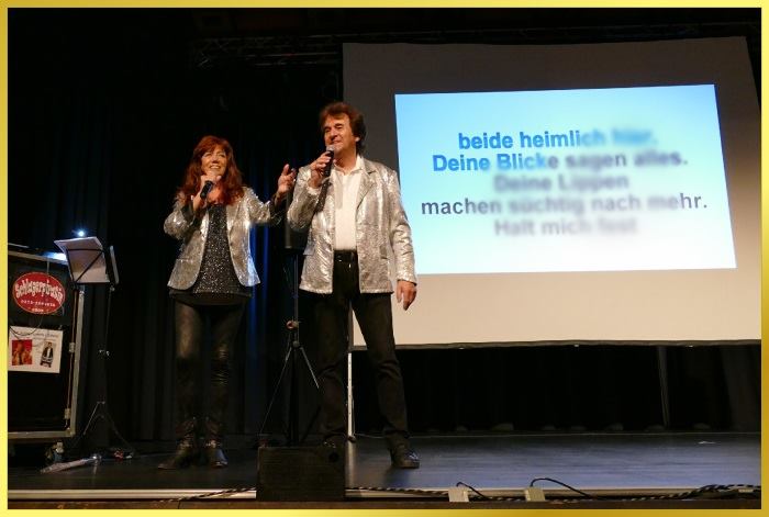 Schlagerpiratin pr�sentiert Mitsingkonzert im Rathaussaal K�ln.