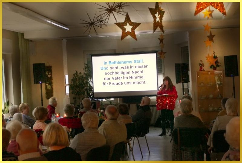 Mitsingkonzert mit Weihnachtsliedern.