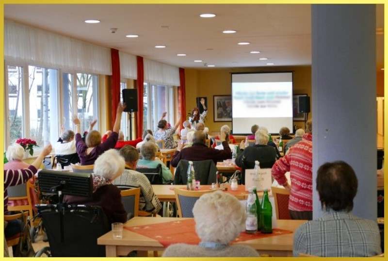 Alle H�nde zum Himmel, beim Mitsingkonzert der Schlagerpiratin.