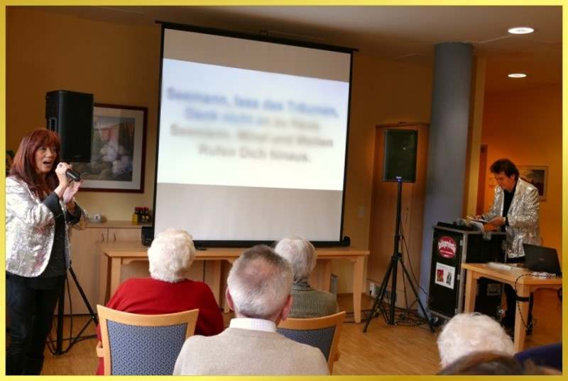 Mitsingkonzert mit der Schlagerpiratin.