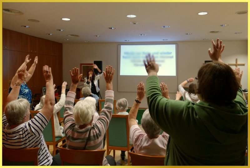 H�nde zum Himmel. Spa� beim Mitsingkonzert.