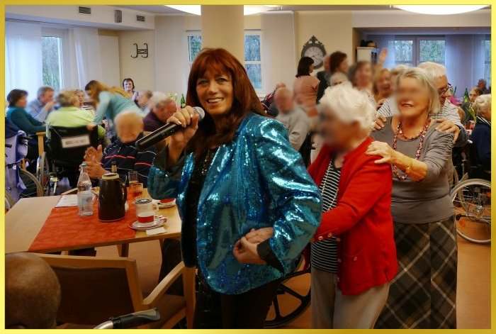 Polonaise mit der Schlagerpiratin.