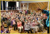 Beeindruckend viele Leute, von der B�hne aus betrachtet.