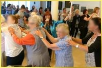 Die Schlagerpiratin singt und das Publikum macht um sie herum eine Polonaise!