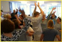 Alle H�nde hoch, Marina singt