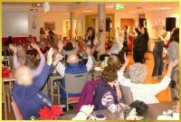 Fr�hliche Weihnachtsfeier mit Musik und Tanz