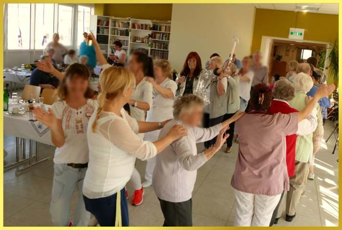 Gro�e Polonaise, Schlagerpiratin singt und f�hrt an.