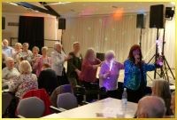 �80 Party mit Polonaise.