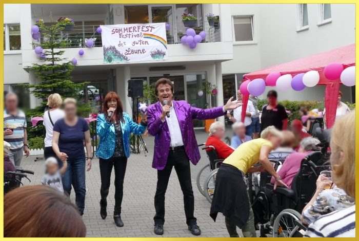 Schatzi und die Schlagerpiratin singen beim Festival der guten Laune