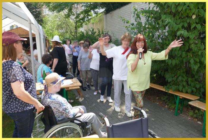 Sommerpolonaise, Schlagers�ngerin Marina singt