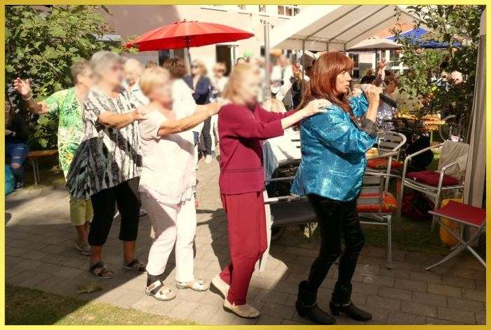 Polonaise mit der Schlagerpiratin und alle singen mit!