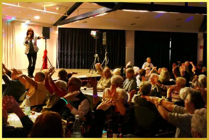 �80 Party. Gro�e B�hne, Schlagerpiratin singt!