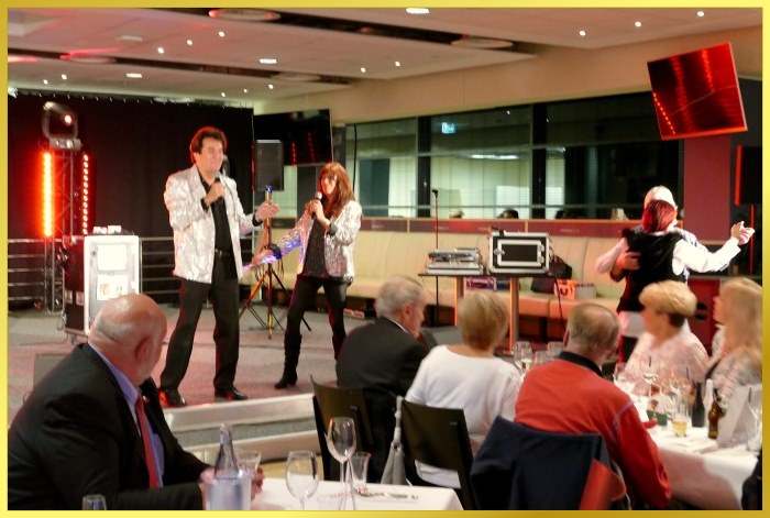 Schatzi und die Schlagerpiratin auf der B�hne im VFL Saal in Bochum