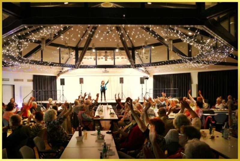 Voller Saal, Schlagerpiratin singt!