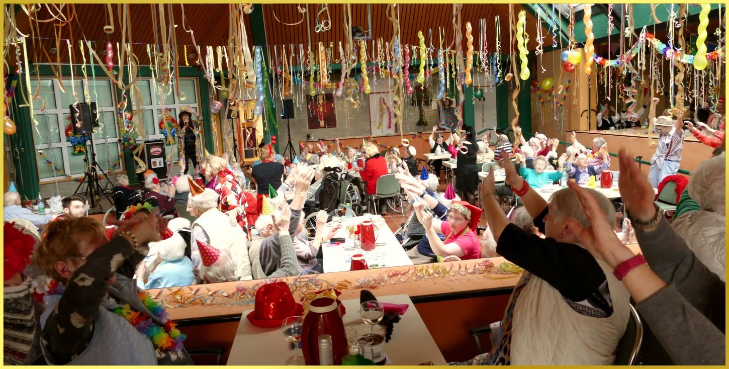 Fantastisch geschm�ckter Saal zur Karnevalsfeier.