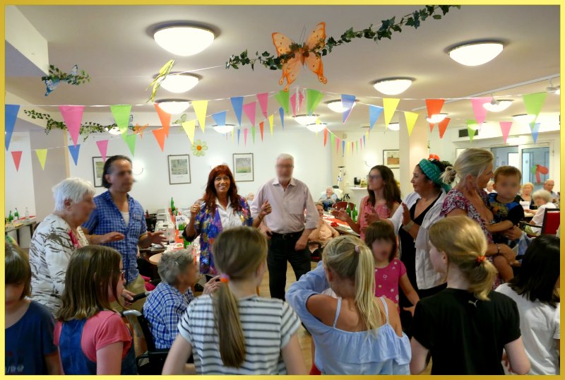 Sommerfest im Saal mit der Schlagerpiratin.