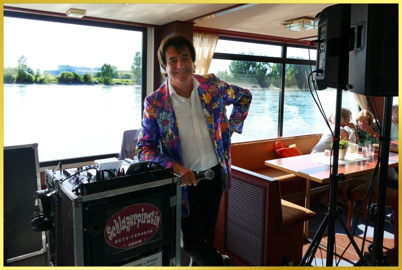 Ian auf dem Dampfer am Mischpult.