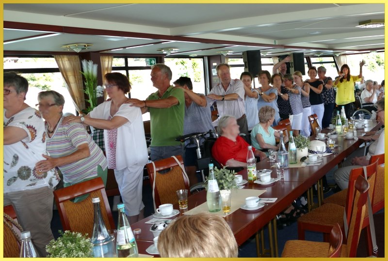 Polonaise mit Schlagerpiratin auf dem Dampfer.