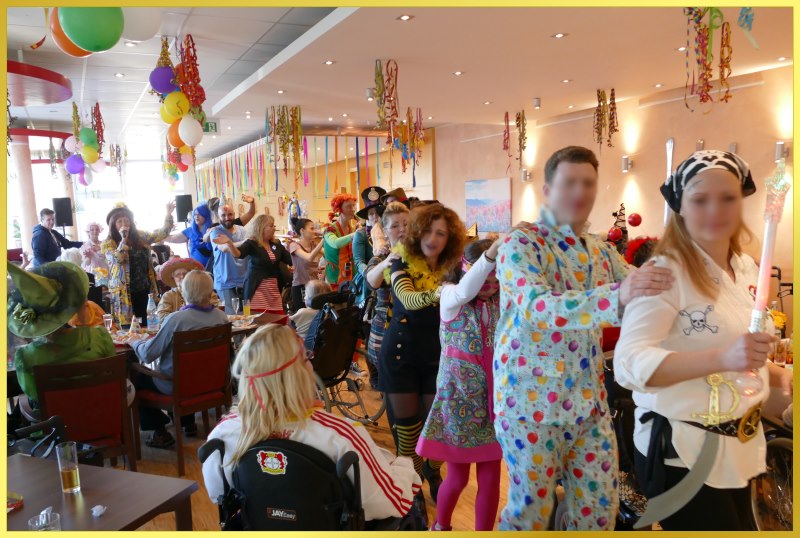 Polonaise beim Karnevalsnachmittag.