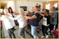 Eine Polonaise durch den Saal.