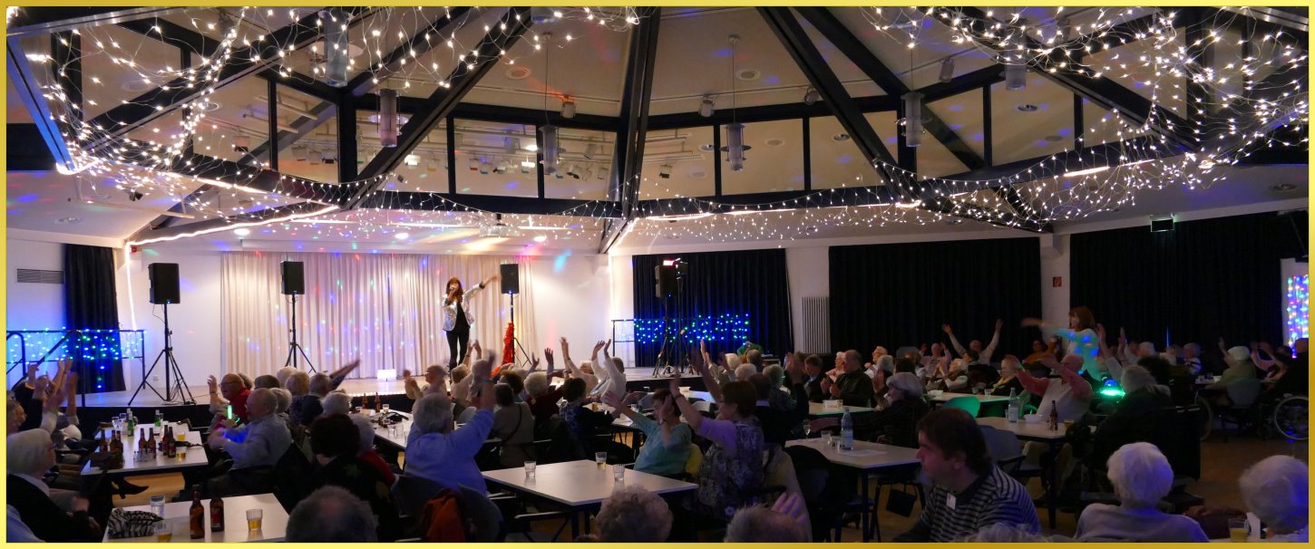 �80 Party im gro�en, vollbesetztem Saal.