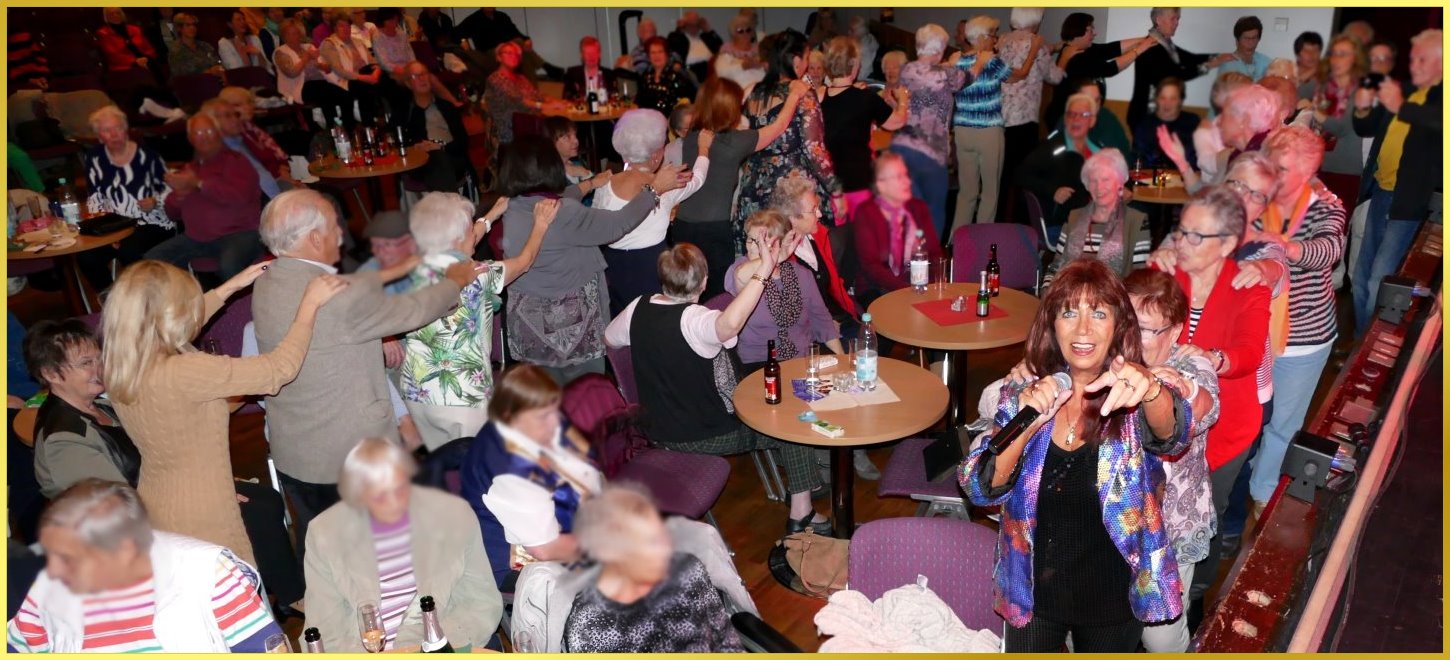 Schlagerpiratin f�hrt die gro�e Polonaise durch den Saal an!