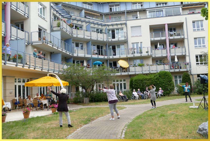 Gro�es Balkon-Garten-Konzert mit Schatzi und Schlagerpiratin.