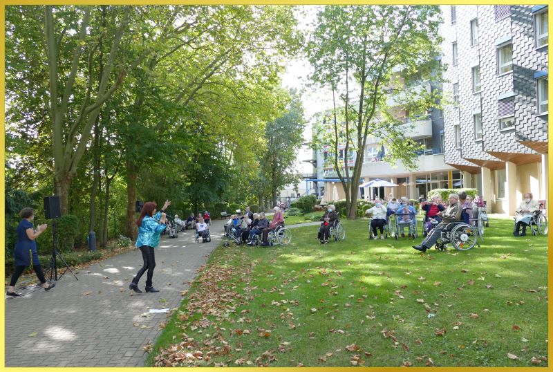 Schlagerpiratin singt f�r Senioren