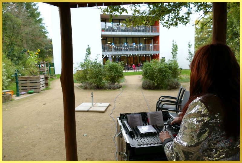 Schlagerpiratin spielt beim Hofkonzert Musik von CD