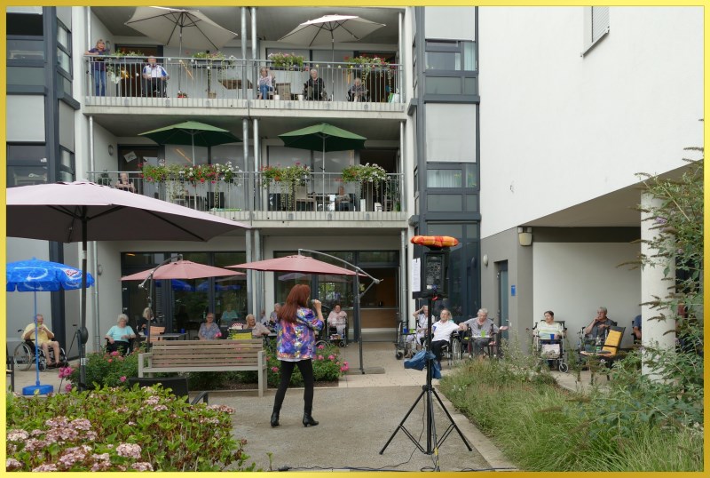 Balkon-u. Gartenkonzert mit der Schlagerpiratin