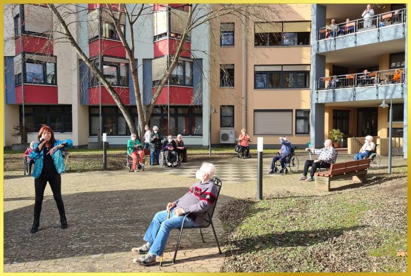 Die Schlagerpiratin beim Hofkonzert.