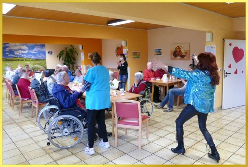 Schlagerpiratin in Aktion bei Geburtsatgsfeier.