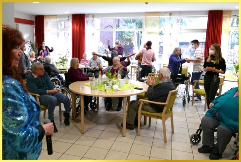 Auftritt im Seniorenheim mit Schatzi und Schlagerpiratin.