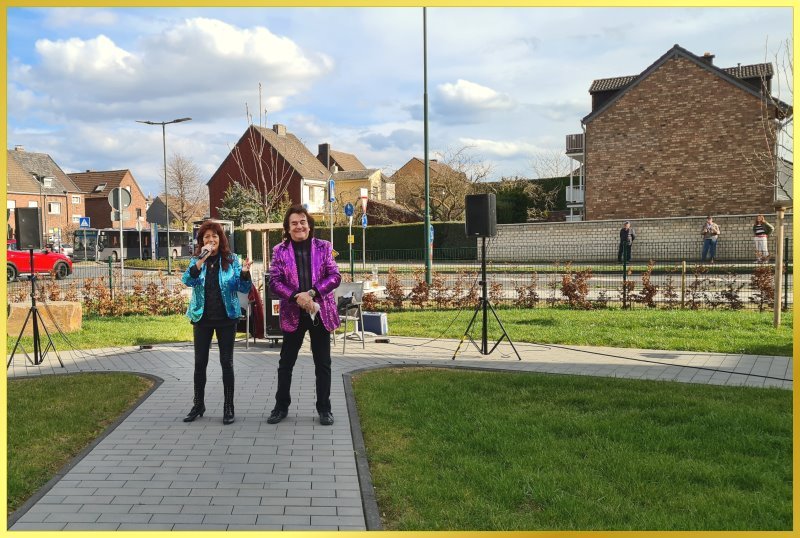 Schatzi und die Schlagerpiratin beim gro�en Hofkonzert.