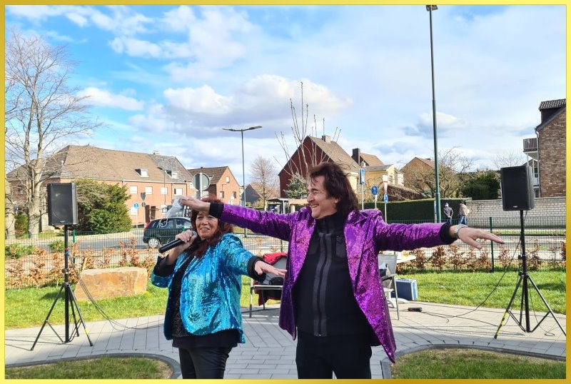 Schatzi und die Schlagerpiratin machen Party Open Air.