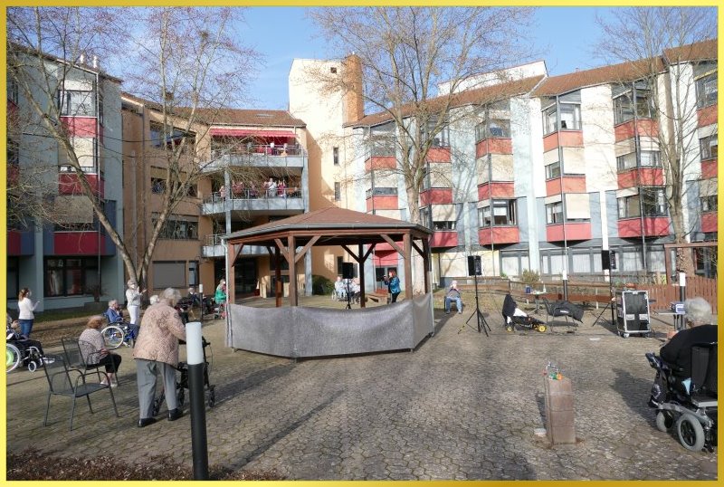 Hofkonzert mit Schatzi und Schlagerpiratin.