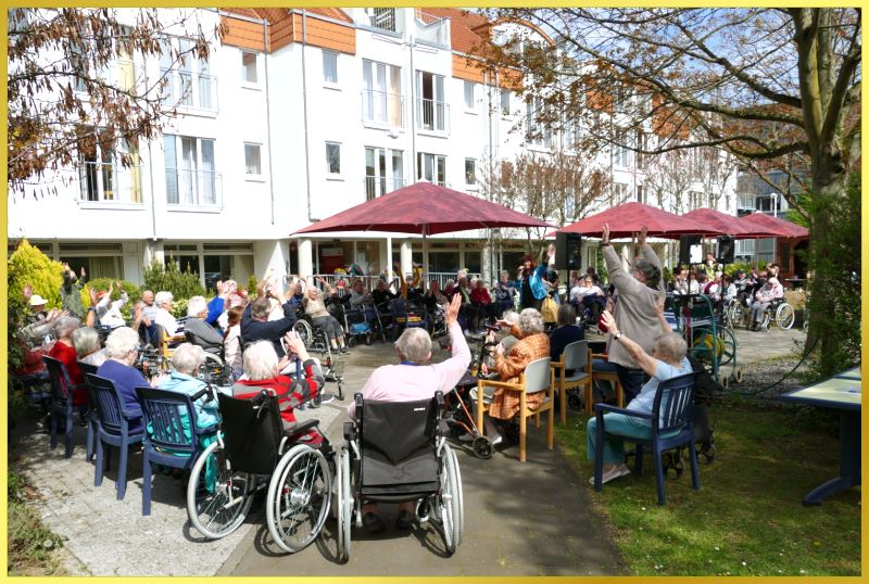 Gro�es Gartenkonzert mit Schlagerpiratin.