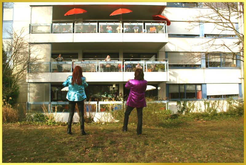 Balkonkonzert mit Schatzi u. Schlagerpiratin.