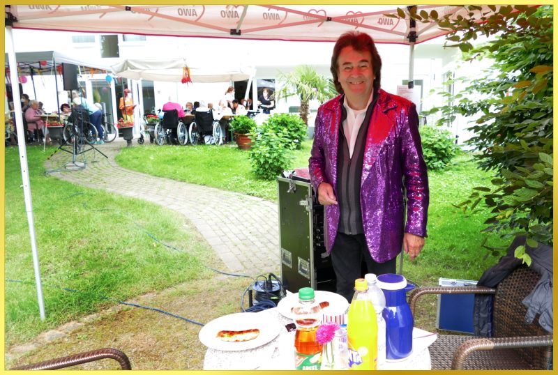 Schatzi Ian lacht in die Kamera