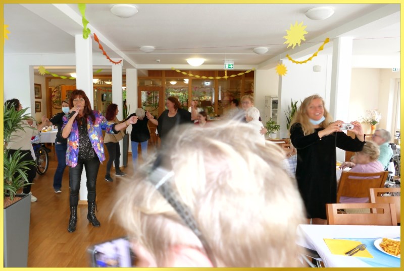 Schlagers�ngerin Marina beim Sommerfest.