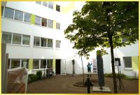 Fensterkonzert im Innenhof.