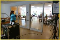 Show hinter der Fensterscheibe