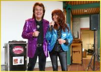 Ian schneidet Grimassen