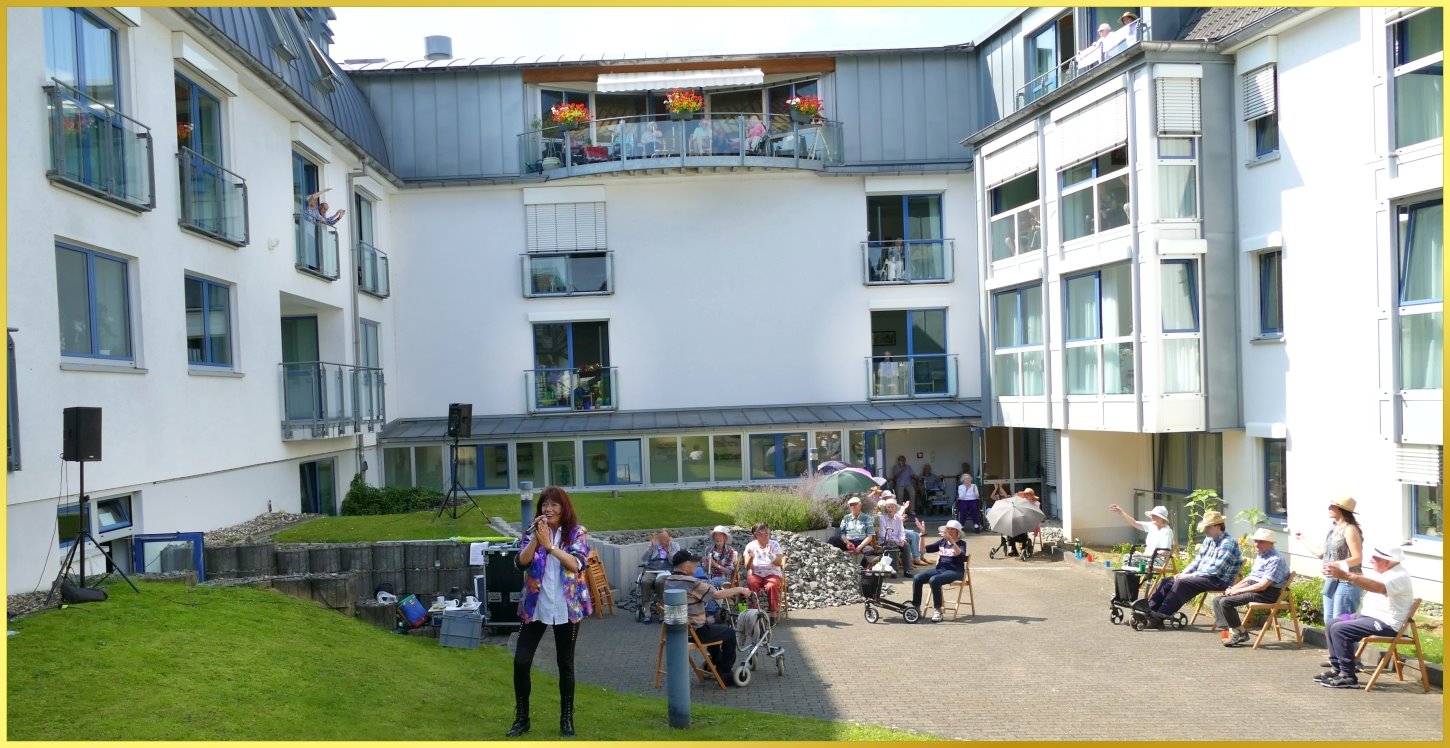 Hofkonzert mit 4 Frontseiten.