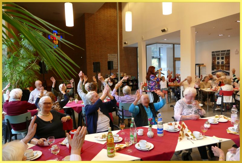 Schlagernachmittag im Seniorenheim