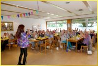 Fr�hliches Publikum